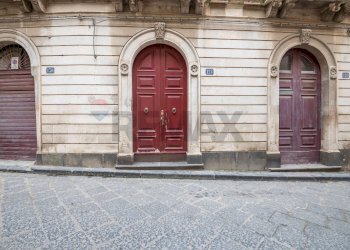 Edificio all\'aperto - Trilocale via Luigi sturzo
 
128, Caltagirone - foto 24