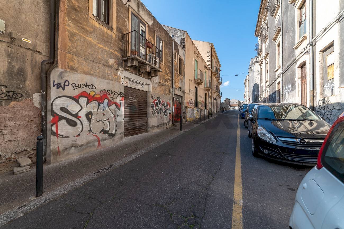 Edificio all\'aperto - Laboratory via  teatro greco
 
3, Catania - photo 1