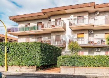 Edificio all\'aperto - Trilocale Via Tremestieri
 
15, Mascalucia - foto 1