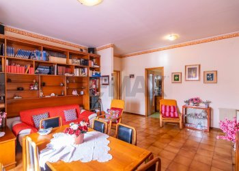 Sala da pranzo - Trilocale Via Tremestieri
 
15, Mascalucia - foto 2