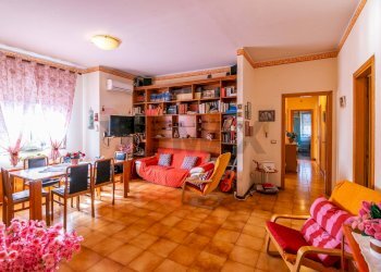 Sala da pranzo - Trilocale Via Tremestieri
 
15, Mascalucia - foto 3