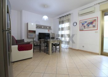 Sala da pranzo - Quadrilocale Via Randazzo
 
5, Catania - foto 8