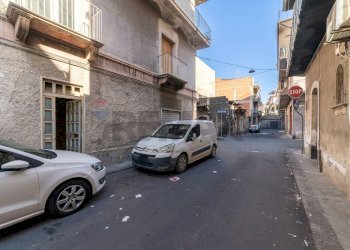 Edificio all\'aperto - Negozio Via Fiume
 
28, Paterno - foto 5