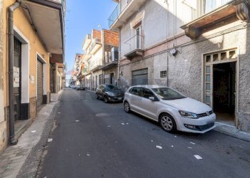 Edificio all\'aperto - Negozio Via Fiume
 
28, Paterno - foto 6