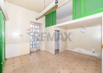 Stanza vuota - Negozio Via Fiume
 
28, Paterno - foto 9