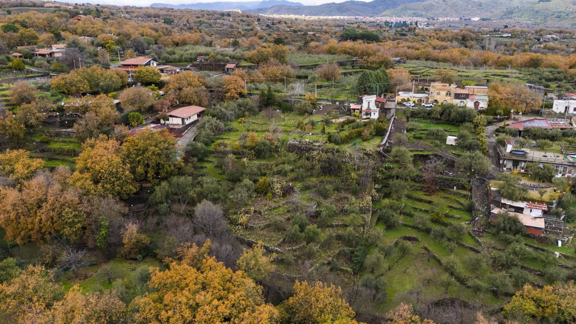 Vista delle montagne - Semi-detached house Contrada Sciarelle
 
15, Piedimonte Etneo - photo 2