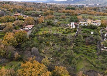 Vista delle montagne - Casa semi indipendente Contrada Sciarelle
 
15, Piedimonte Etneo - foto 2