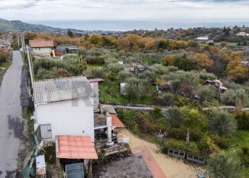 Edificio all\'aperto - Casa semi indipendente Contrada Sciarelle
 
15, Piedimonte Etneo - foto 22