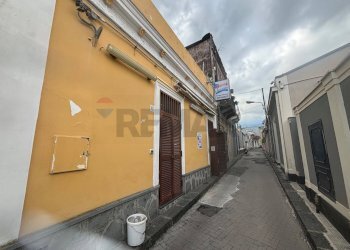 Edificio all\'aperto - Casa indipendente maria santissima della provvidenza
 
12, Giarre - foto 1