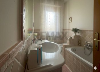 Bagno - Appartamento VIA GIORGIO AMENDOLA
5, Bucine - foto 10