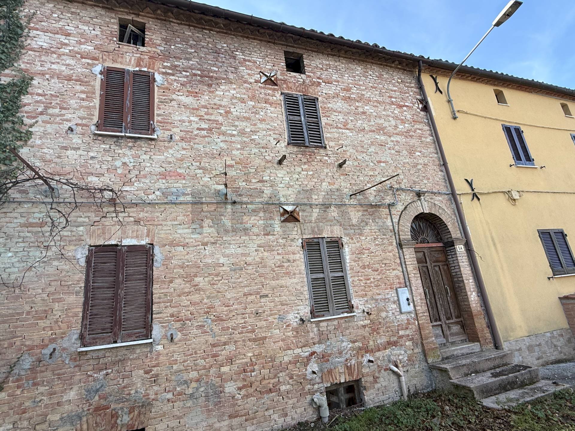 Casa all\'aperto - Casa semi indipendente Frazione Bastia
 
54, Fabriano - foto 2