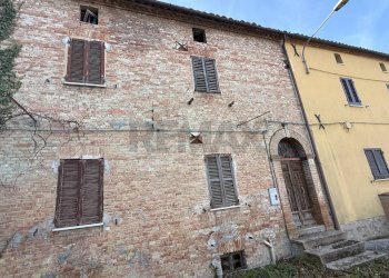 Casa all\'aperto - Casa semi indipendente Frazione Bastia
 
54, Fabriano - foto 2