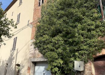 Edificio all\'aperto - Casa semi indipendente Frazione Bastia
 
54, Fabriano - foto 3