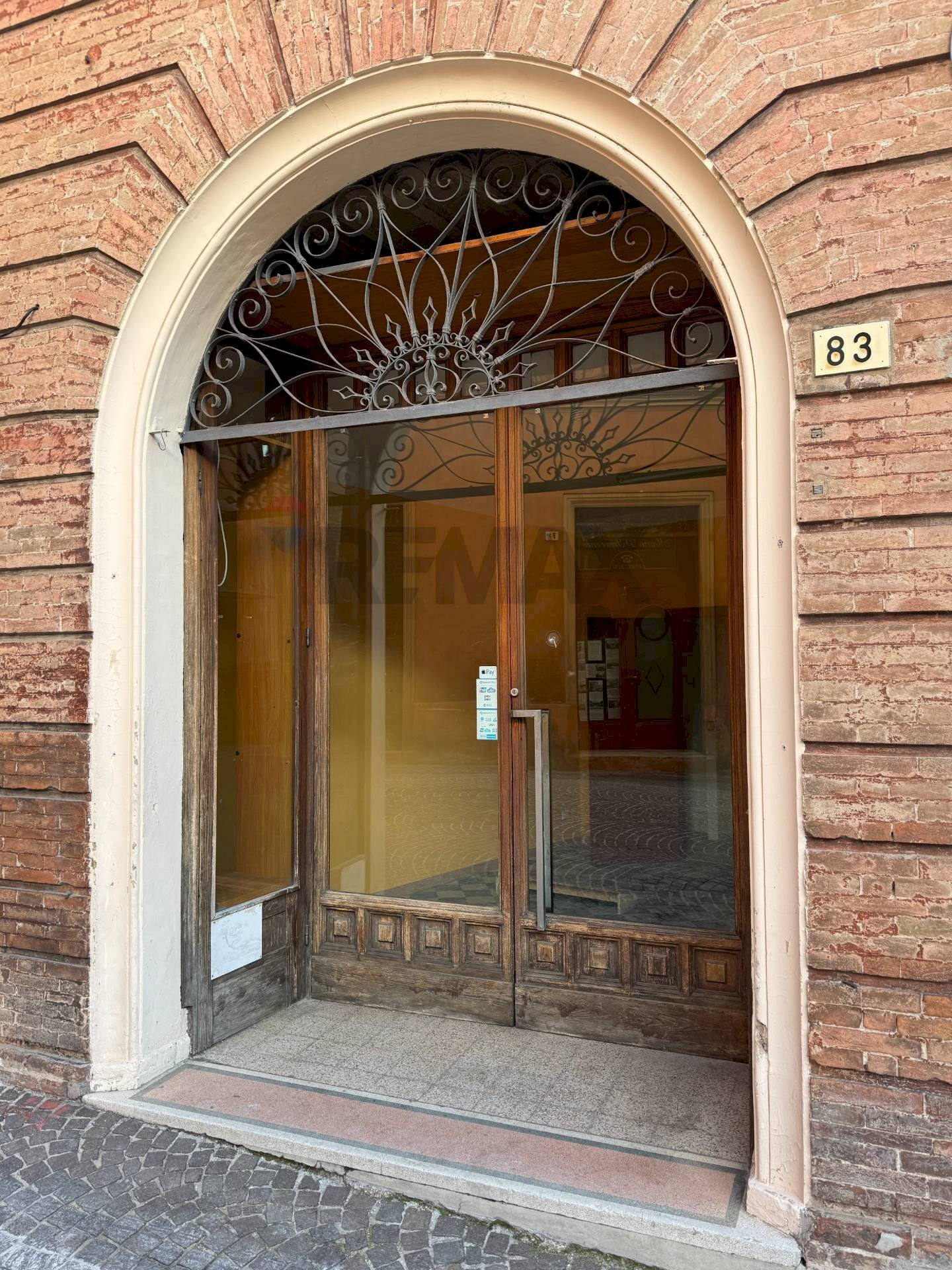 Edificio all\'aperto - Commercial Premises via Cialdini
 
83, Fabriano - photo 1