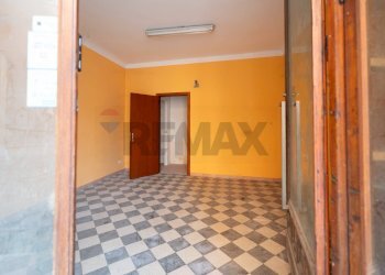 Stanza vuota - Locale Commerciale via Cialdini
 
83, Fabriano - foto 4