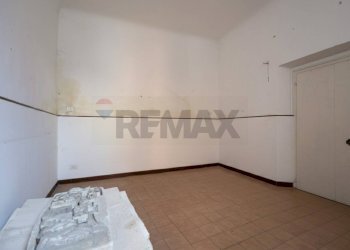 Stanza vuota - Locale Commerciale via Cialdini
 
83, Fabriano - foto 8