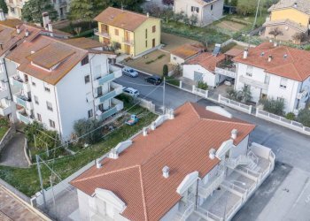 Edificio all\'aperto - Three-room apartment via po
 
1113, Ostra - photo 3