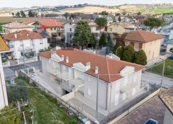 Edificio all\'aperto - Three-room apartment via po
 
1113, Ostra - photo 8