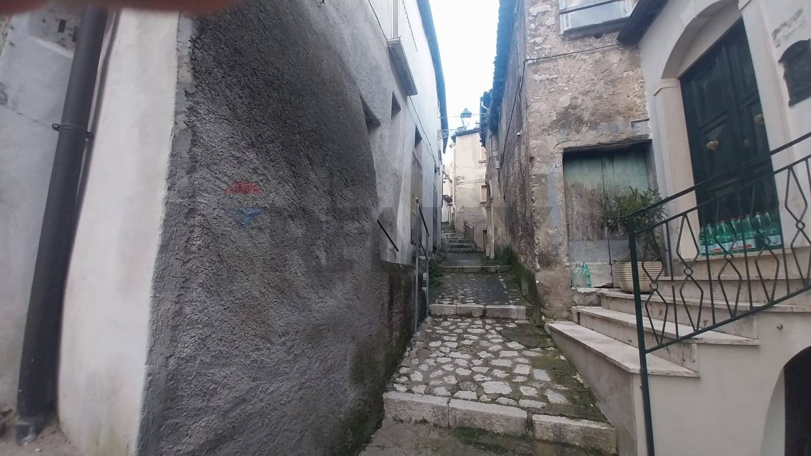 Edificio all\'aperto - Appartamento Via Davanzati
 
17 19, Padula - foto 1