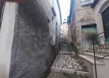 Edificio all\'aperto - Appartamento Via Davanzati
 
17 19, Padula - foto 1