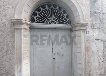 Edificio all\'aperto - Appartamento Via Davanzati
 
17 19, Padula - foto 3