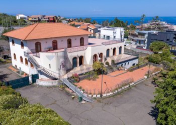 Casa all\'aperto - Villa Via Gurne
 
5, Acireale - foto 1