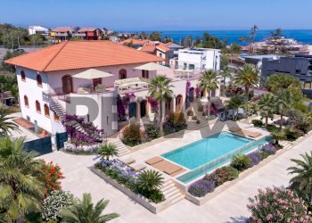 Piscina - Villa Via Gurne
 
5, Acireale - photo 1