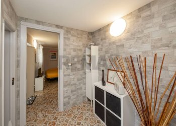 Hall / corridoio - Casa indipendente Via Vittorio Emanuele Secondo
 
262, Motta Sant'Anastasia - foto 28