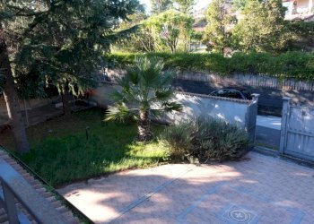 Giardino - Villa via Mario Cutelli
 
3, Pedara - foto 26