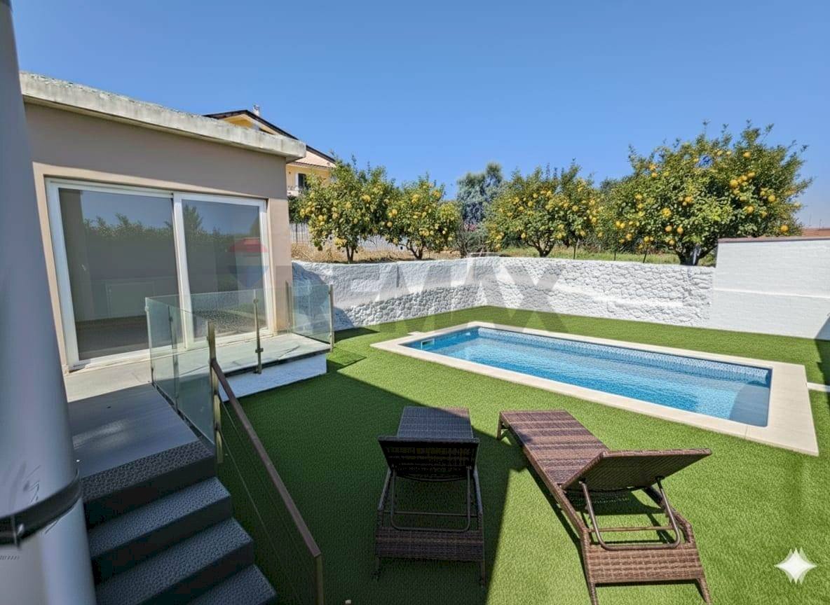 Piscina - Appartamento Via Londa
 
148, Acireale - foto 1