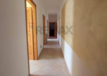 Hall / corridoio - Independent house Via Giuseppe Mazzini
 
35, Floridia - photo 15