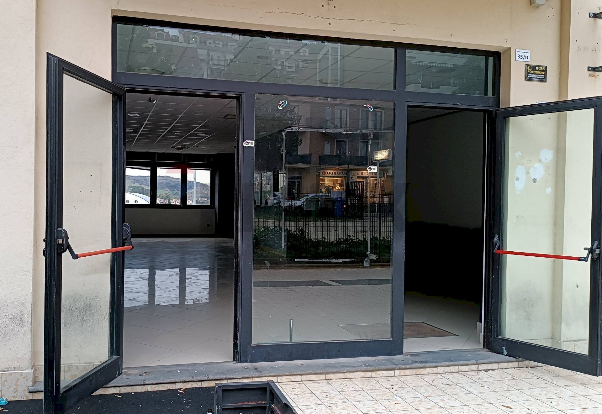 Edificio all\'aperto - Negozio Via S. Ingrà
 
35, Enna - foto 3