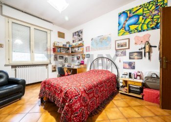 Camera / camera da letto - Quadrilocale Via Carboni
 
127, Luzzara - foto 23