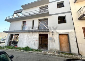 Edificio all\'aperto - Trilocale Via U. Foscolo Ang. Settembrini, Pachino - foto 3