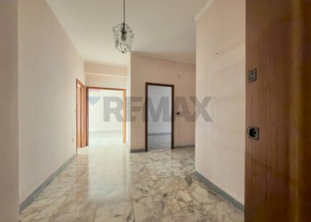 Hall / corridoio - Quadrilocale Corso Amedeo di Savoia
 
210, Napoli - foto 3