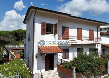 esterno - Casa semi indipendente via quasimodo, Carrara - foto 1