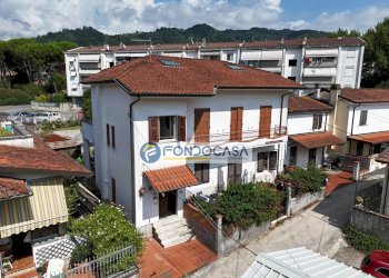 esterno - Casa semi indipendente via quasimodo, Carrara - foto 2