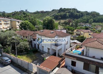 esterno - Casa semi indipendente via quasimodo, Carrara - foto 3