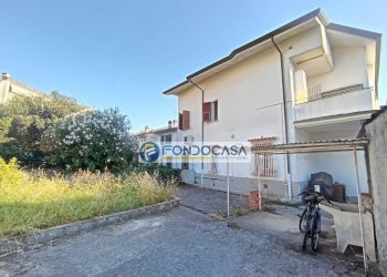 esterno - Casa semi indipendente via quasimodo, Carrara - foto 29