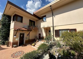 Casa all\'aperto - Villa Via Selva
1, Montaquila - foto 2