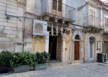 Edificio all\'aperto - Locale Commerciale p.zza Duomo
 
4, Chiaramonte Gulfi - foto 5