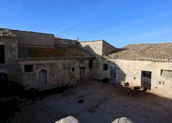 Edificio all\'aperto - Rustico Cda Cilone/Maurino
 
snc, Ragusa - foto 29