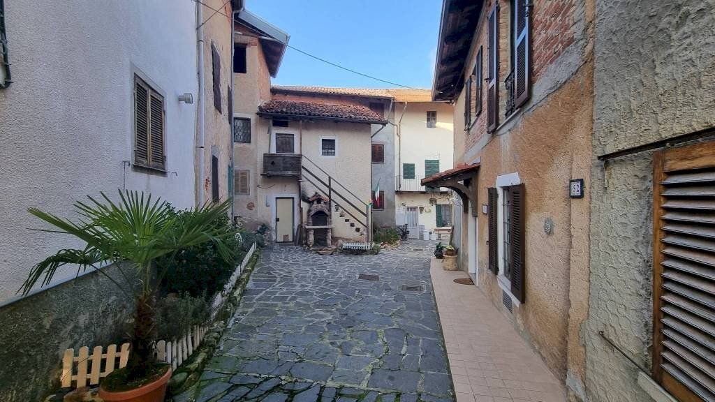 Cortile interno - Casa indipendente via Dante Alighieri, 48, Roasio - foto 1