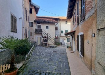Cortile interno - Casa indipendente via Dante Alighieri, 48, Roasio - foto 1