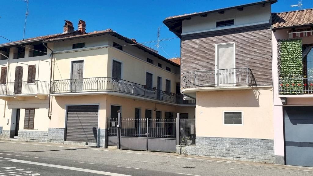 Facciata - Casa indipendente via Circonvallazione Ovest, 5, Lozzolo - foto 1