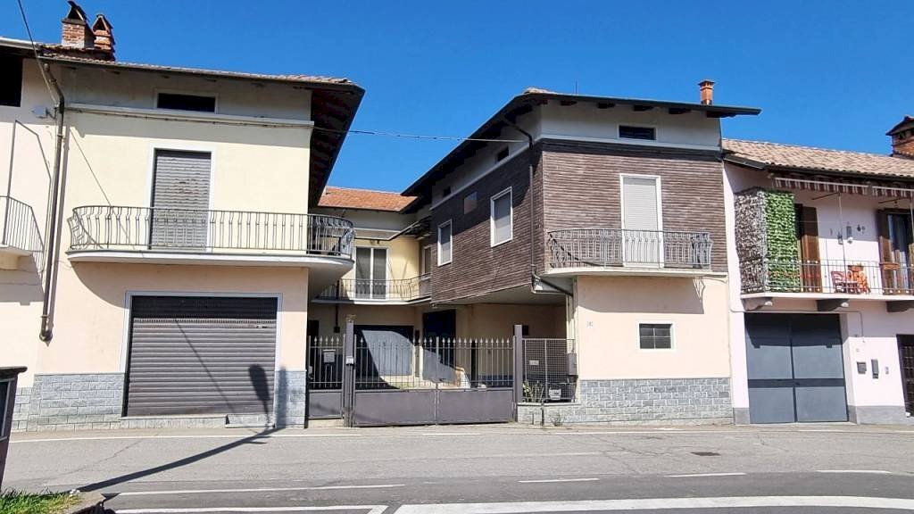 Facciata - Casa indipendente via Circonvallazione Ovest, 5, Lozzolo - foto 2