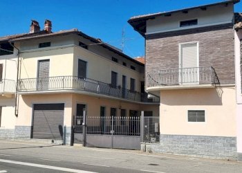 Facciata - Casa indipendente via Circonvallazione Ovest, 5, Lozzolo - foto 1