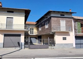 Facciata - Casa indipendente via Circonvallazione Ovest, 5, Lozzolo - foto 2