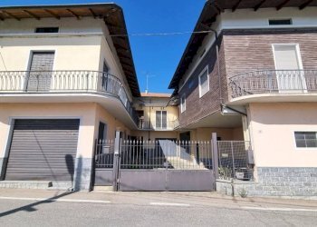 Facciata - Casa indipendente via Circonvallazione Ovest, 5, Lozzolo - foto 4