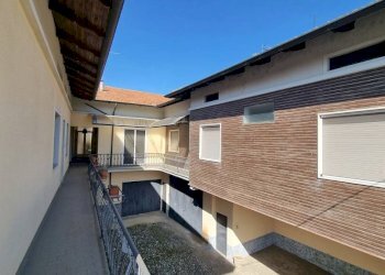 Cortile interno - Casa indipendente via Circonvallazione Ovest, 5, Lozzolo - foto 32